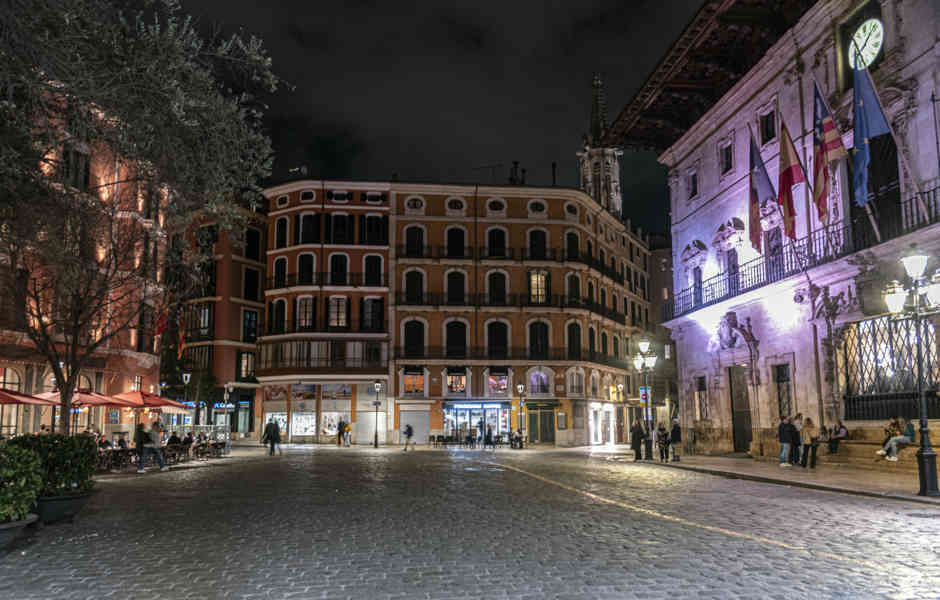 Mallorca - Palma 050 - plaza de Cort.jpg